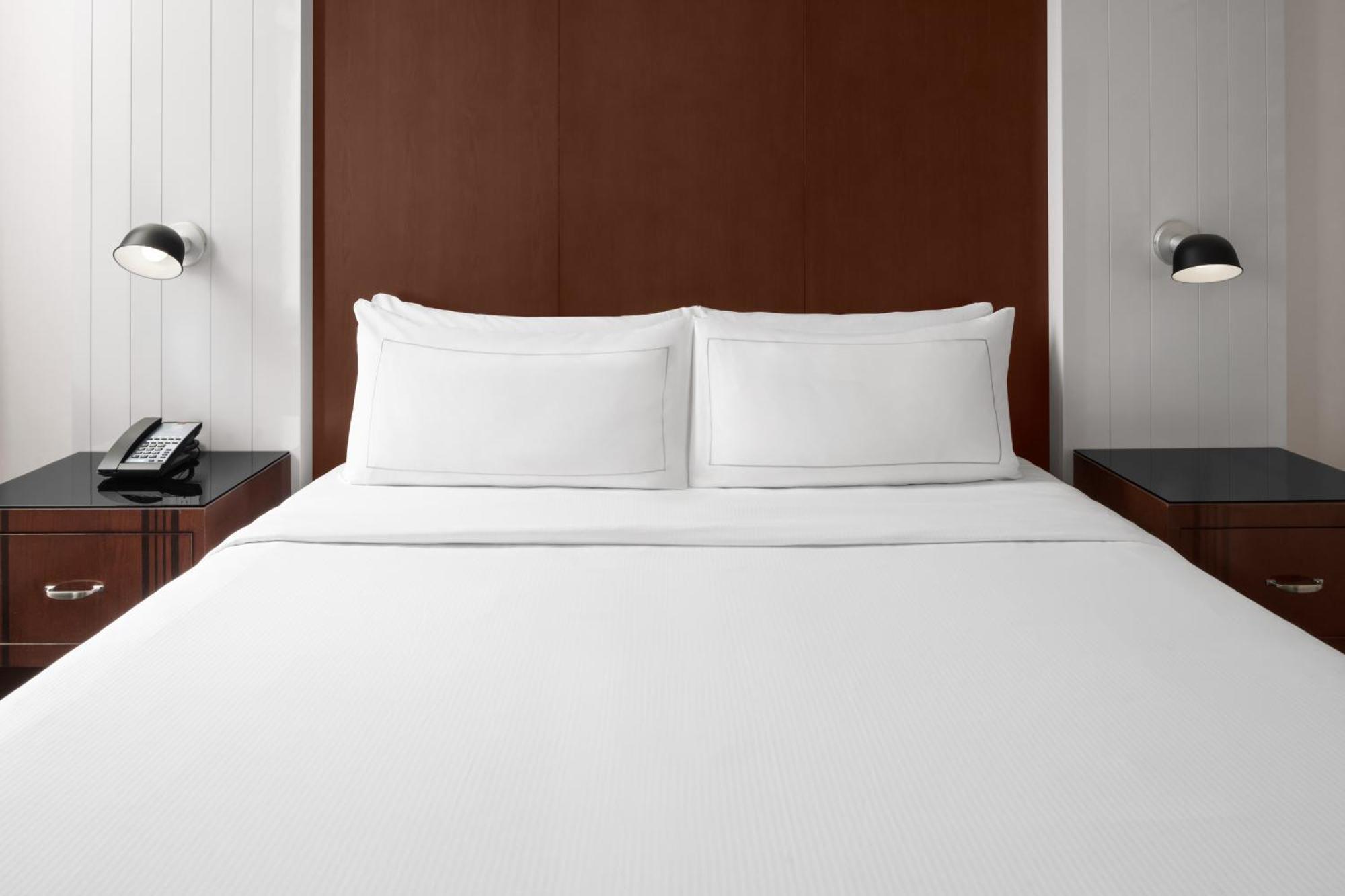 Hilton Brooklyn New York Hotel Exterior photo